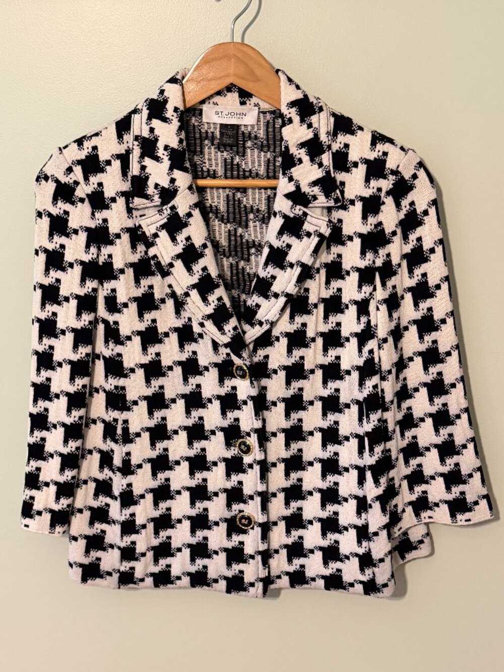 Classic black & white houndstooth St. John knit jacket